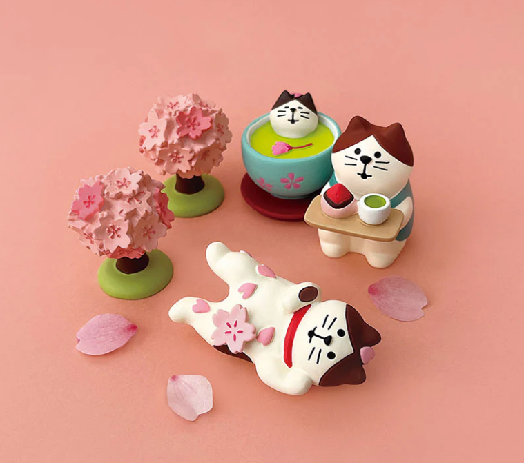 Decole Concombre Figurine - Sakura Viewing Party - Cat With Sakura