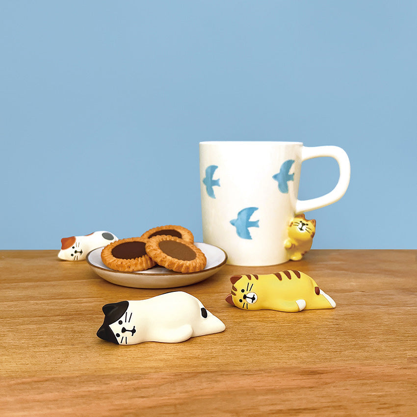 Decole Concombre Figurine - Lazy Cats - Tora