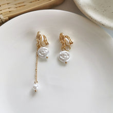 Load image into Gallery viewer, Luninana Earrings -  Classic Coin Pearl Earrings YBY008