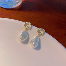 Load image into Gallery viewer, Luninana Earrings -  Classic Pearl Earrings YBY027