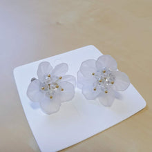 Load image into Gallery viewer, Luninana Earrings - Moonlight Peony Earrings LL001