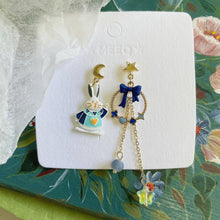 Load image into Gallery viewer, Luninana Earrings - Bunny Jack of Hearts Earrings YBY051