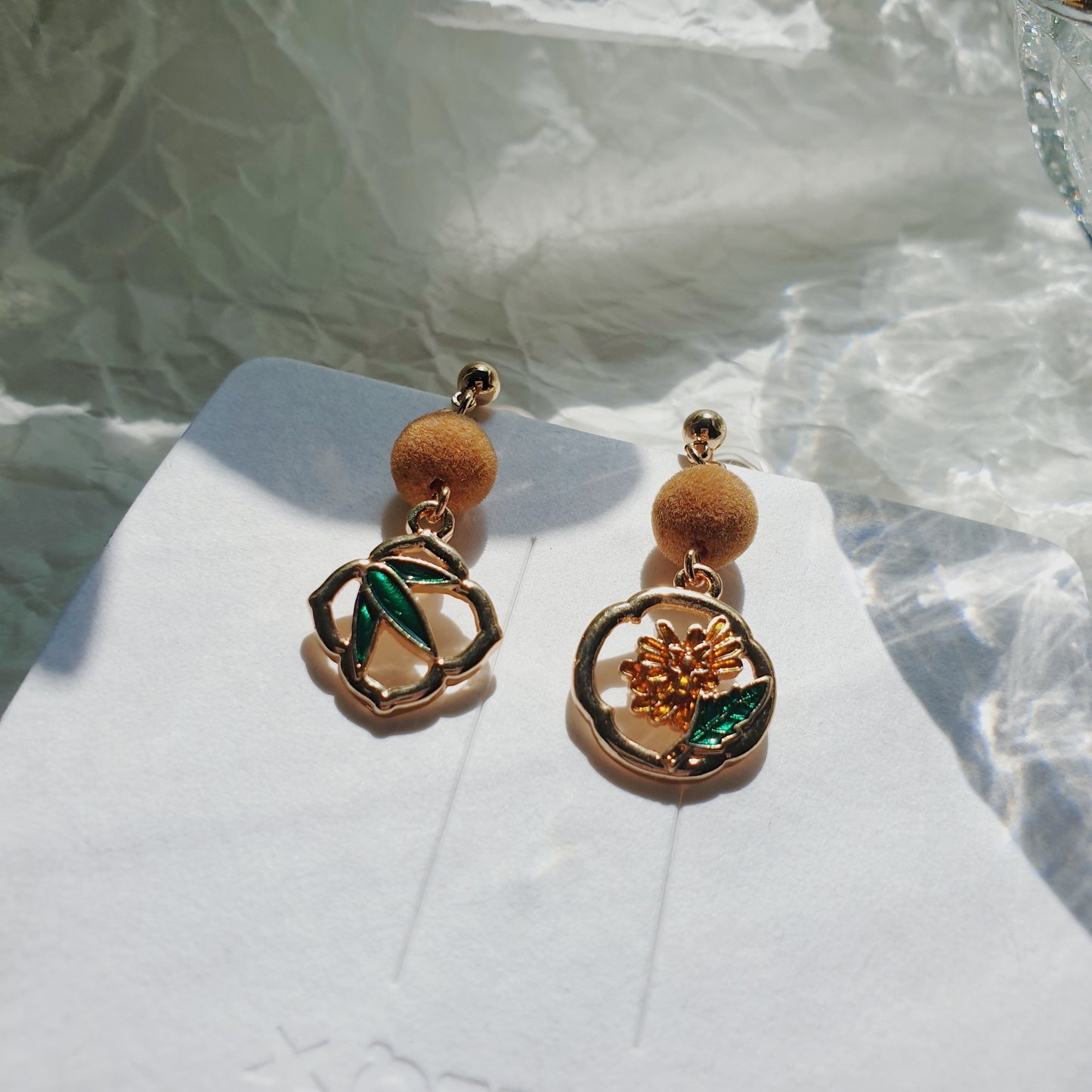 Luninana Clip-on Earrings - Golden Flower with Leaves Earrings LL016