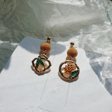 Load image into Gallery viewer, Luninana Clip-on Earrings -  Golden Flower with Leaves Earrings LL016