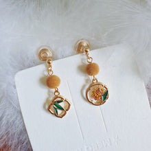 Load image into Gallery viewer, Luninana Clip-on Earrings -  Golden Flower with Leaves Earrings LL016