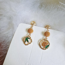Load image into Gallery viewer, Luninana Clip-on Earrings -  Golden Flower with Leaves Earrings LL016