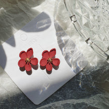Load image into Gallery viewer, Luninana Clip-on Earrings -  Red Flower with Golden Pistil Earrings LL018