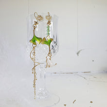 Load image into Gallery viewer, Luninana Clip-on Earrings - Marble White Kitten with Leaf Earrings LL027