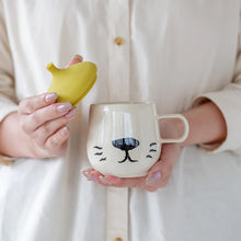 Load image into Gallery viewer, Bisque ALL MEMBERS Mug with Lid - Red
