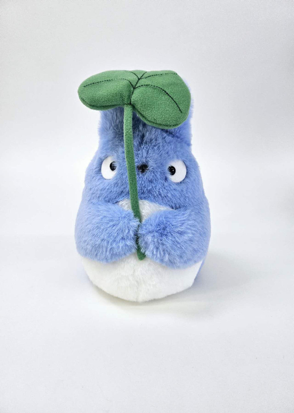 Studio Ghibli Plush: My Neighbor Totoro - Nakayoshi Medium Totoro with Leaf
