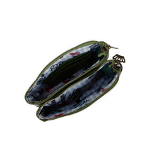 Load image into Gallery viewer, Vendula The Queen Elizabeth Pub Double Zipper Coin Purse
