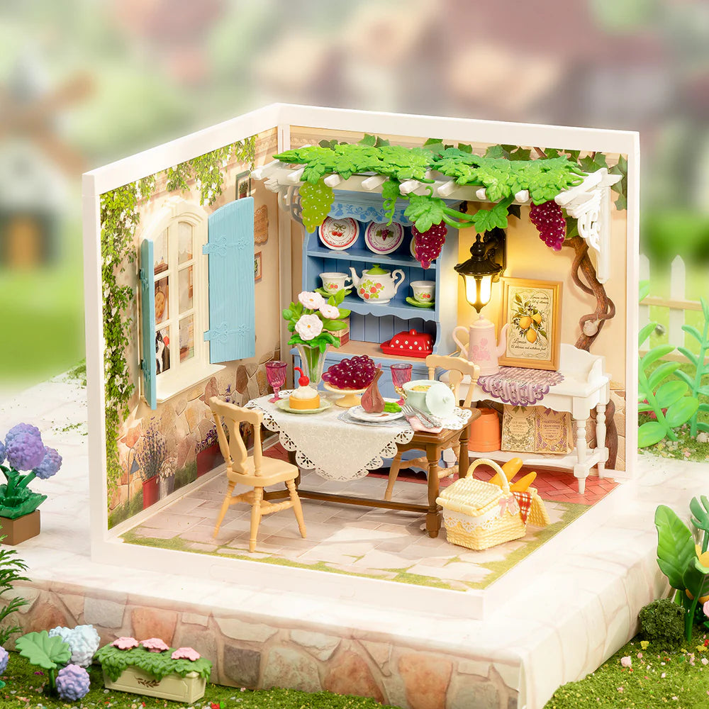 Robotime Rolife Midsummer Dream Yard Super Creator Miniature House DW025