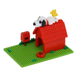 Peanuts-Snoopy house