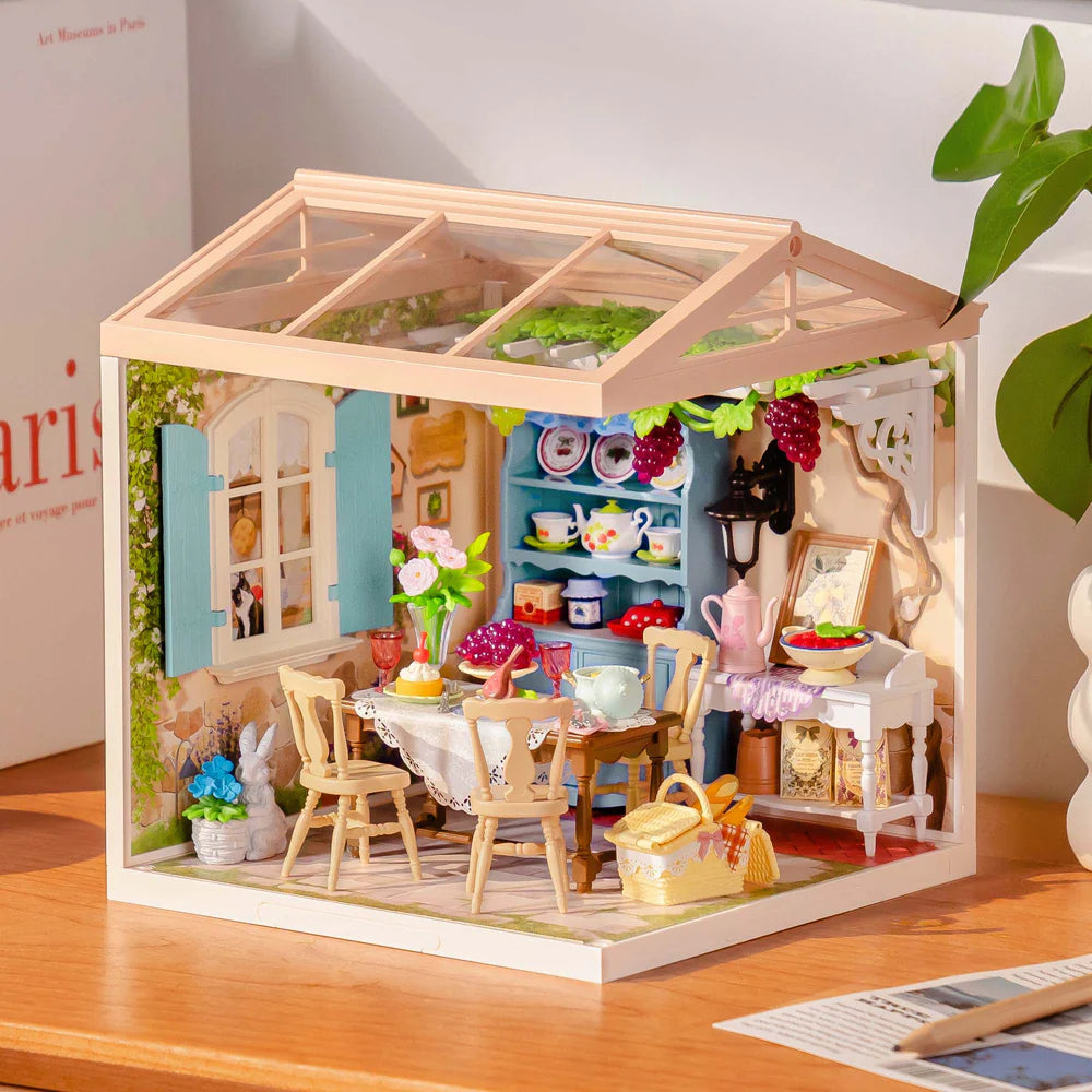 Robotime Rolife Midsummer Dream Yard Super Creator Miniature House DW025