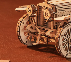 ROKR Vintage Car 1:15 Scale Model Vehicle