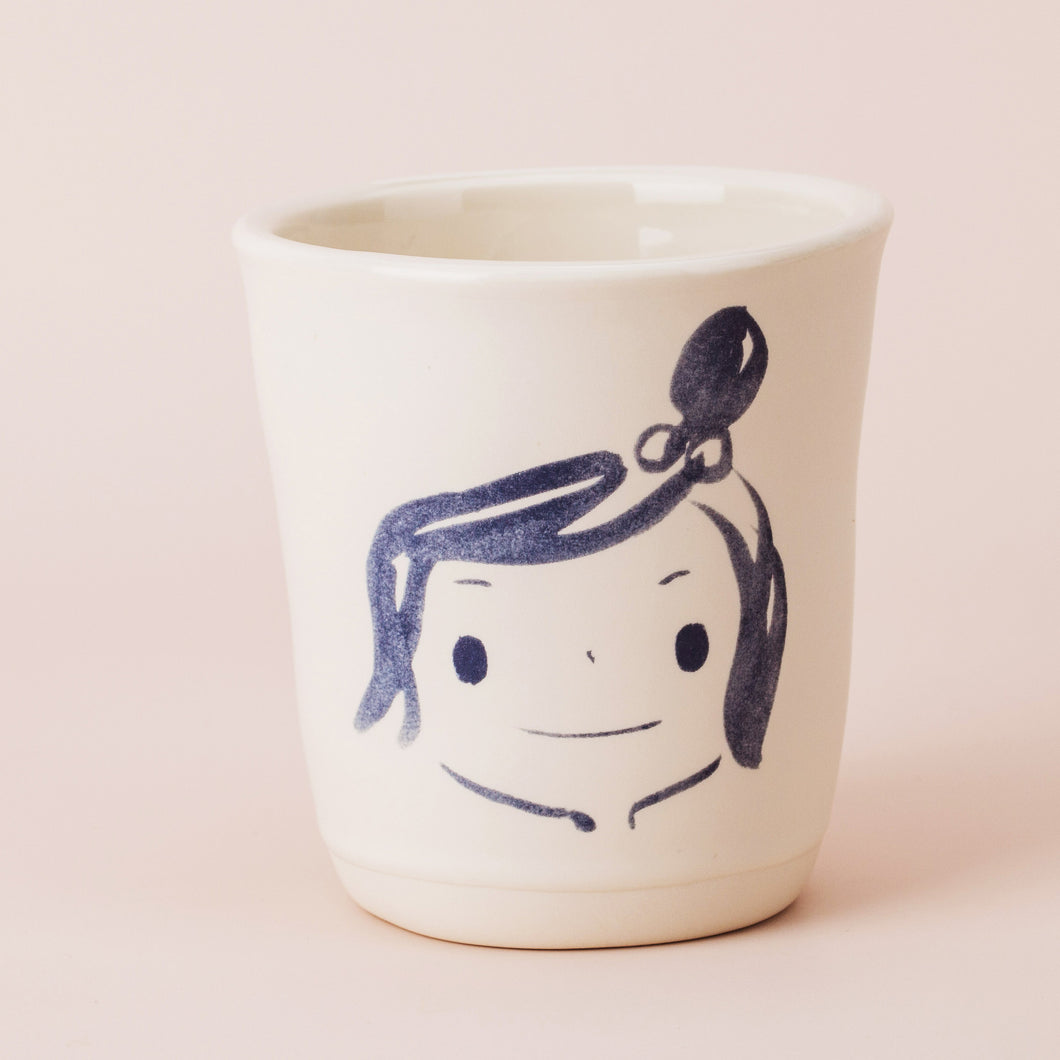 Brut Cake 100 Smiling Mugs Becky 9.5cm
