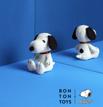 Load image into Gallery viewer, Peanuts Snoopy Corduroy Cream in Display 12cm
