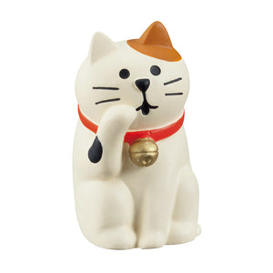 Decole Concombre Figurine - Tea House - Grooming Cat