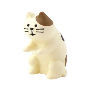 Decole Concombre Figurine - Tea House - Kneading Cat