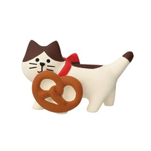 Load image into Gallery viewer, Decole Concombre Figurine - Yamaneko Bakery - Cat With Pretzel
