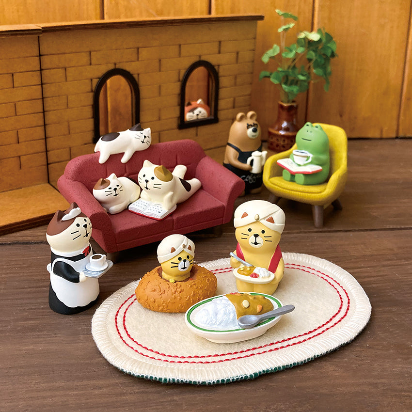 Decole Concombre Figurine - Cat Library - Cat on the Couch