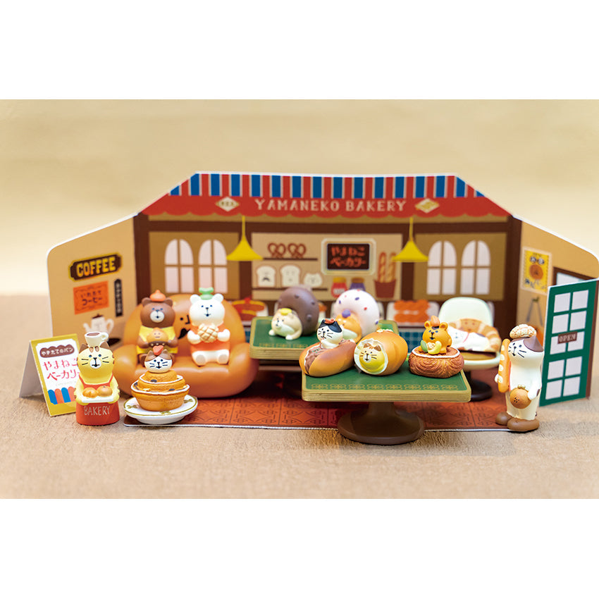 Decole Concombre Figurine - Bread & Coffee Shop - Cat Croissant