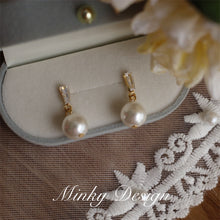 Load image into Gallery viewer, Luninana Earrings - Diamond-set pearl earrings YX005
