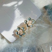 Load image into Gallery viewer, Luninana Clip-on Earrings -  Vintage Blue Flower Earrings LL008
