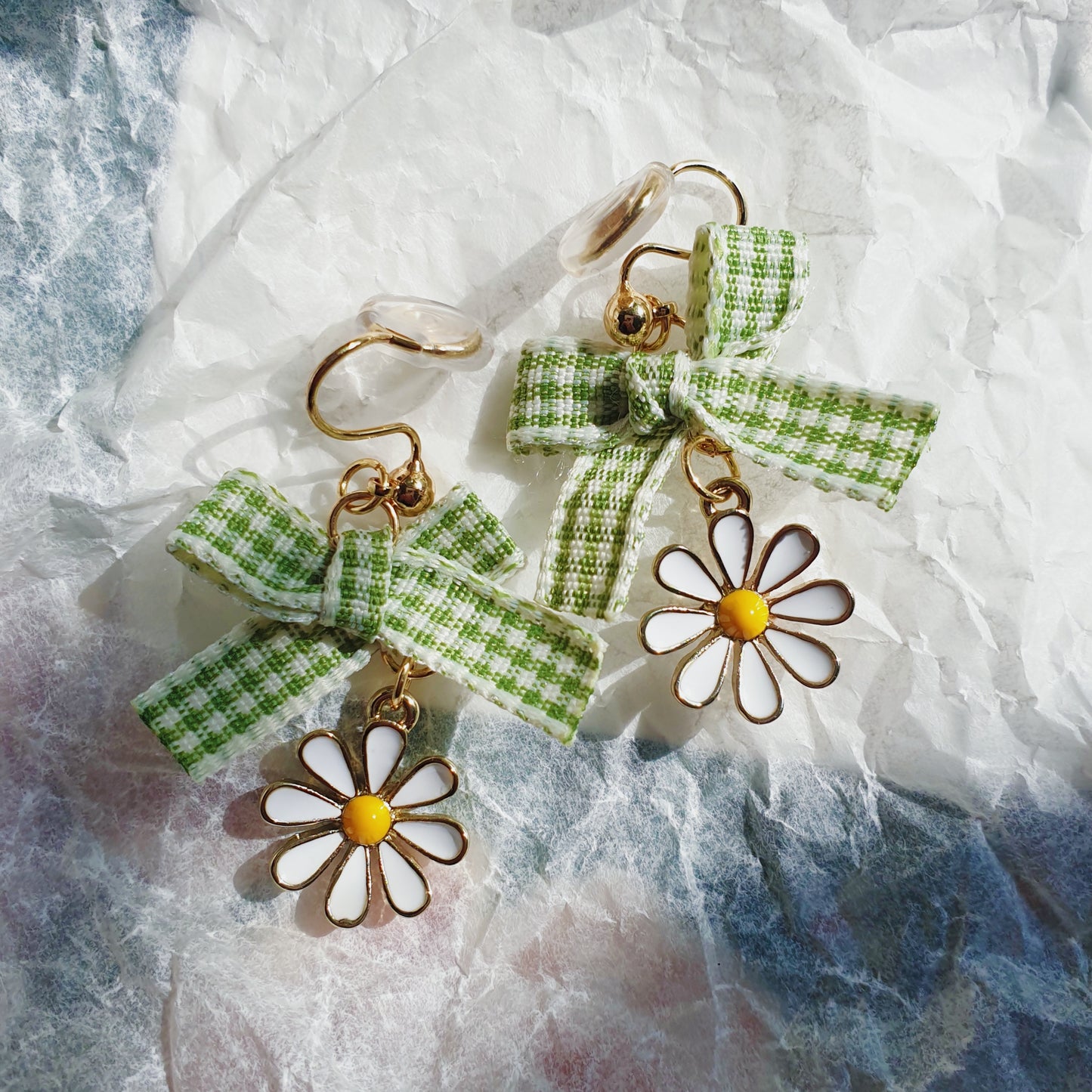 Luninana Clip-on Earrings -  Daisy Flower with Green Ribbon Earrings LL009