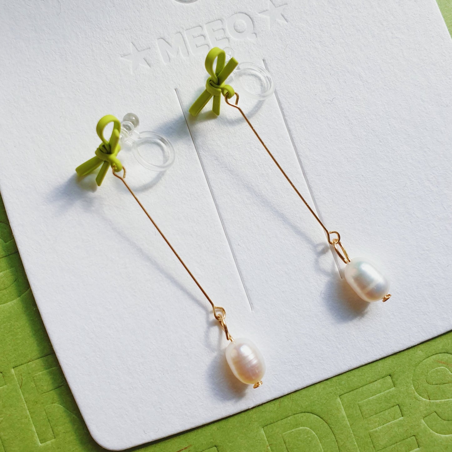 Luninana Clip-on Earrings - Hanging Pearl with Little Green Ribbon Earrings LL010