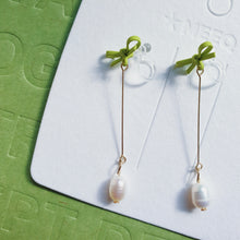 Load image into Gallery viewer, Luninana Clip-on Earrings - Hanging Pearl with Little Green Ribbon Earrings LL010

