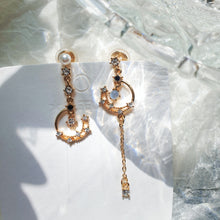 Load image into Gallery viewer, Luninana Clip-on Earrings -  Hanging Moon with Pearl Earrings LL014
