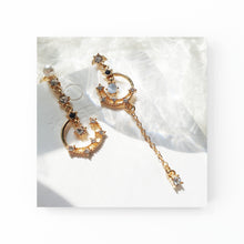 Load image into Gallery viewer, Luninana Clip-on Earrings -  Hanging Moon with Pearl Earrings LL014
