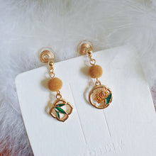 Load image into Gallery viewer, Luninana Clip-on Earrings -  Golden Flower with Leaves Earrings LL016
