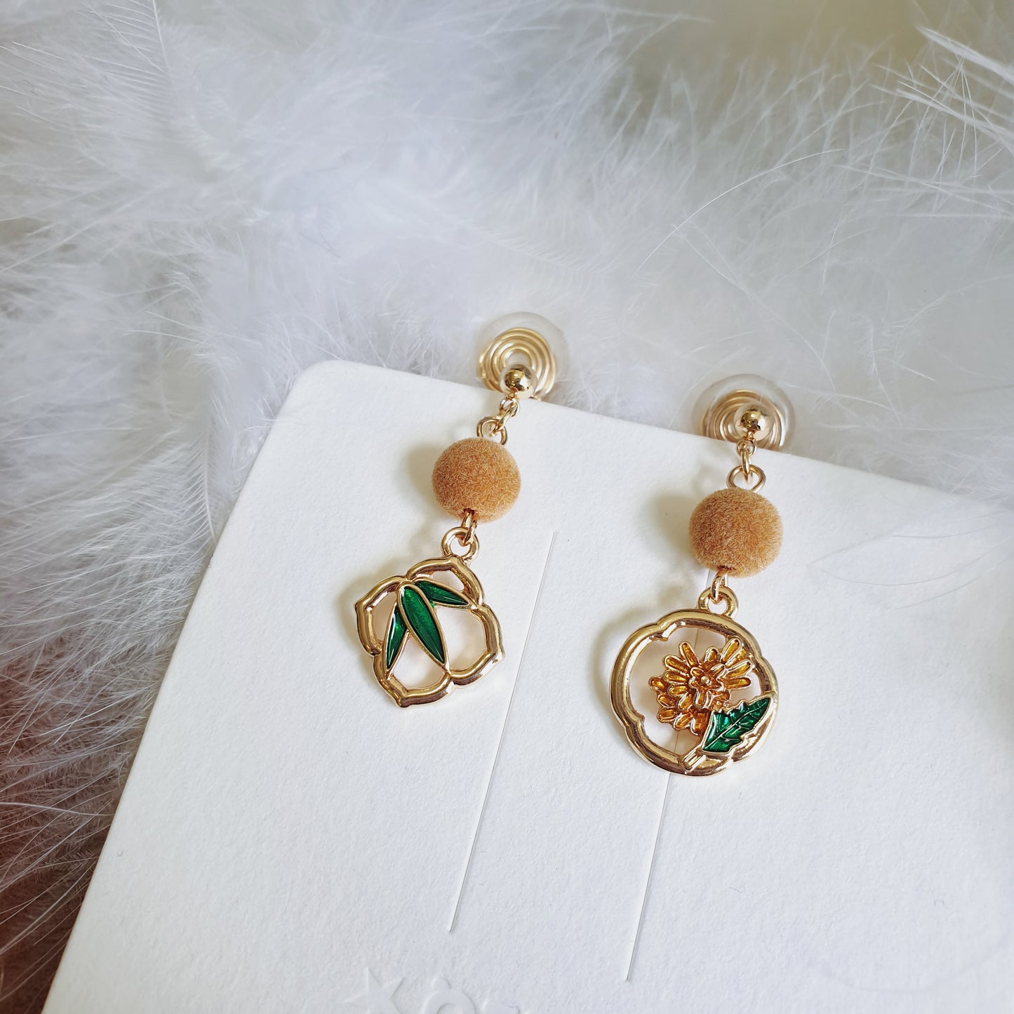 Luninana Clip-on Earrings -  Golden Flower with Leaves Earrings LL016