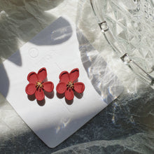 Load image into Gallery viewer, Luninana Clip-on Earrings -  Red Flower with Golden Pistil Earrings LL018
