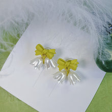 Load image into Gallery viewer, Luninana Clip-on Earrings -  White Bluebell with Green Ribbon Earrings LL022
