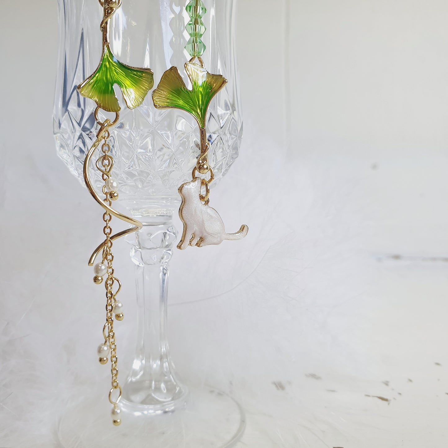 Luninana Clip-on Earrings - Marble White Kitten with Leaf Earrings LL027
